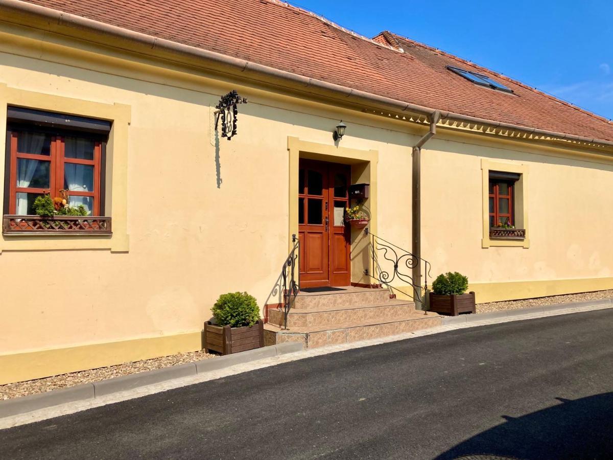 Guesthouse Mikulas Mikulov - Free Parking In The City Center Exterior photo
